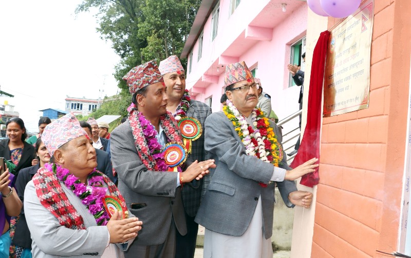 परराष्ट्र मन्त्री साउदले गरे सिद्धिचरण नगरपालिकाको नवनिर्मित भवन उद्घाटन