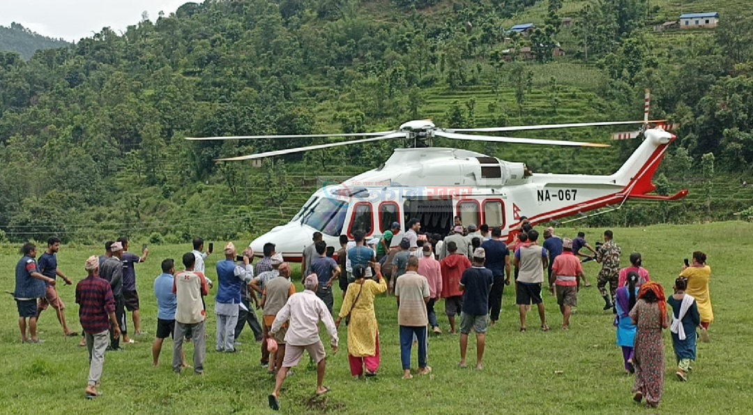 ओखलढुंगा पहिरो अपडेट : घाईते २ जनालाई हेलिकोप्टर मार्फत काठमाण्डौ पठाईयो