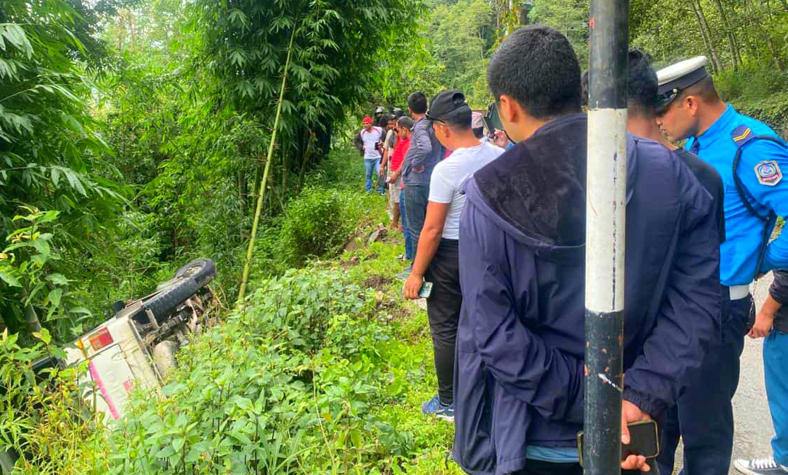 ब्रेक फेल भएर ओखलढुङ्गामा बोलेरो दुर्घटना,मानबिय क्षती भएन