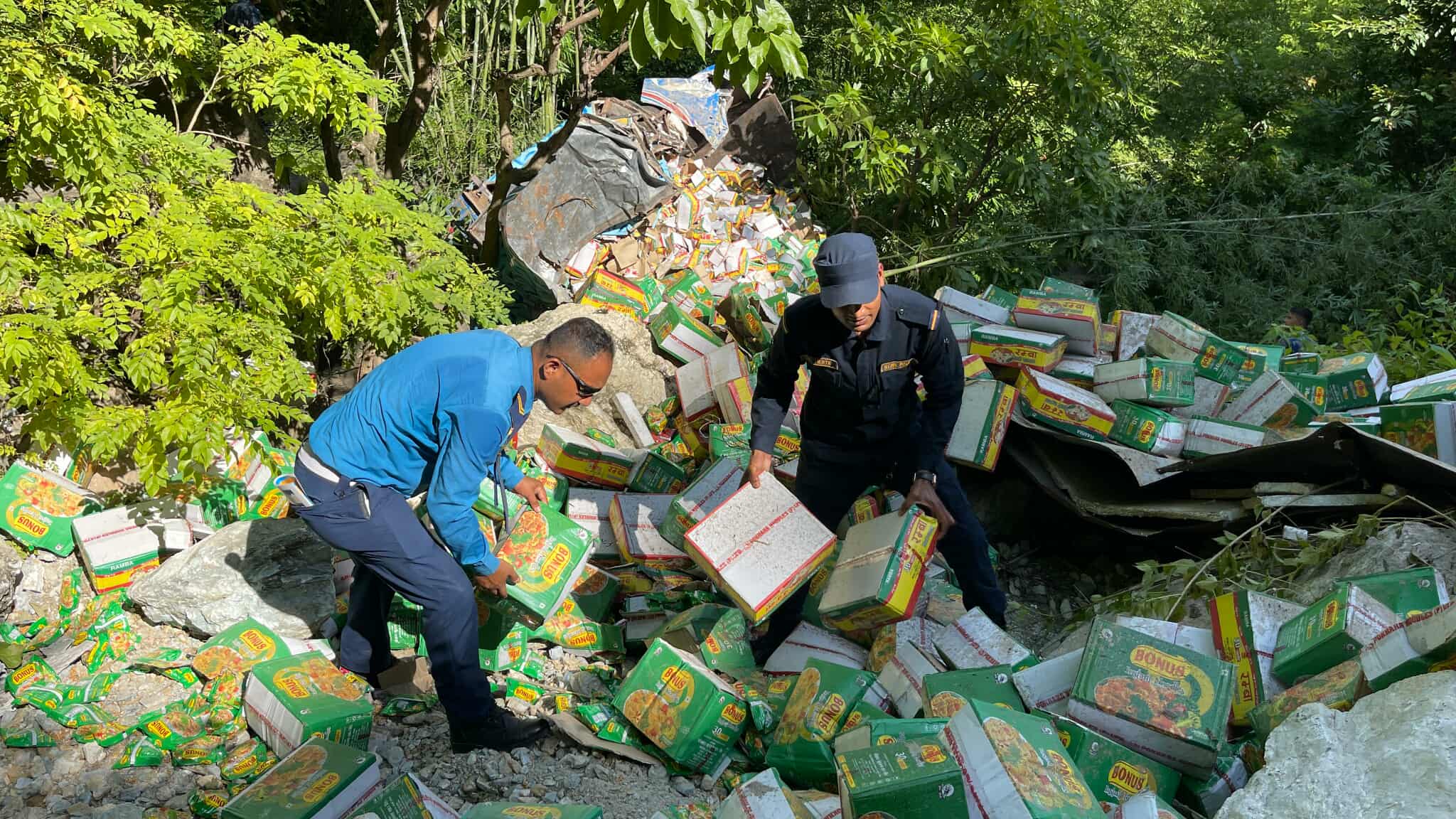 ओखलढुंगामा ट्रक दुर्घटना, सहचालक घाइते