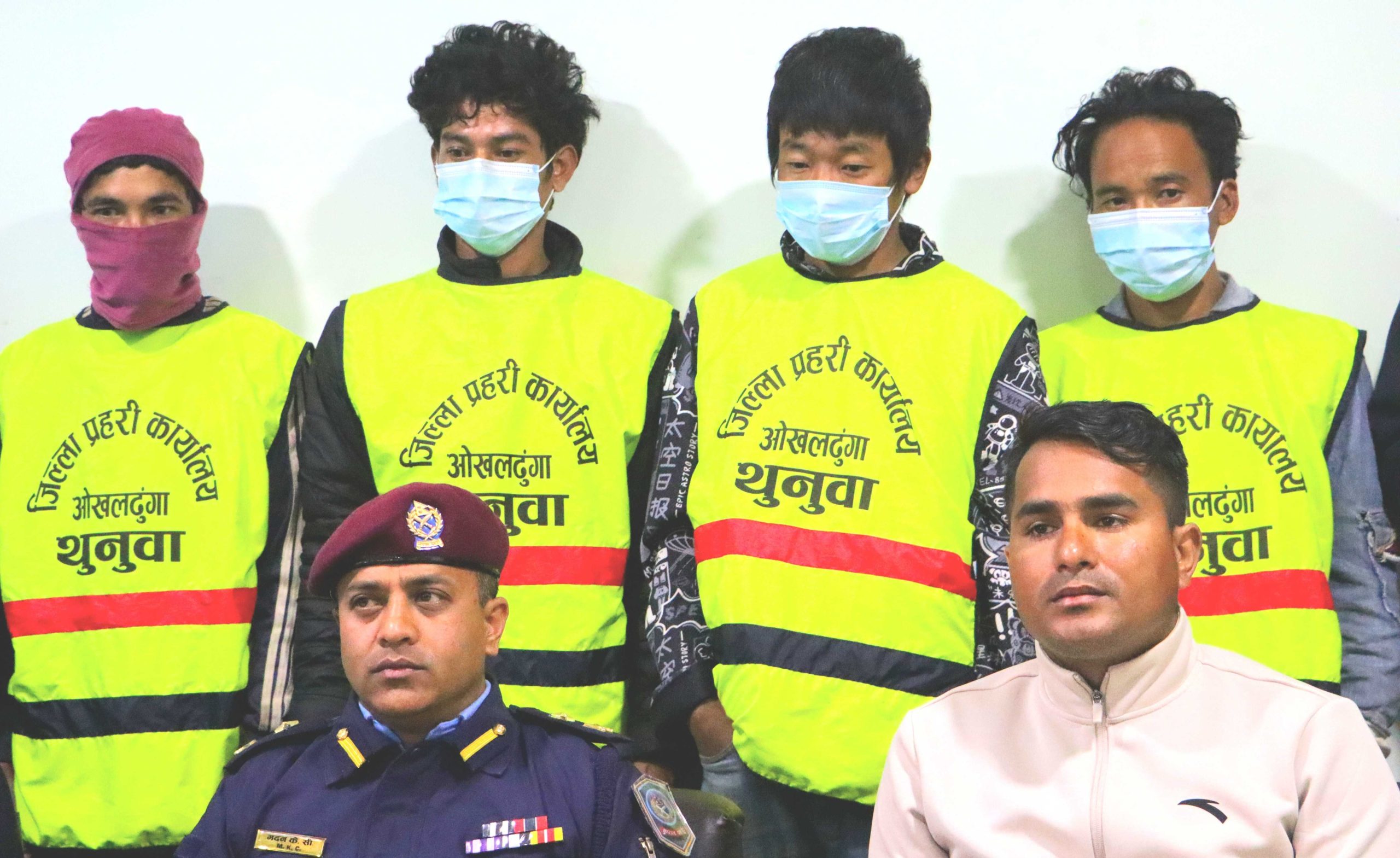 ओखलढुङ्गाका दुई निर्मम हत्या एउटै गिरोहको काम,प्रहरीद्धारा ४ जना पक्राउ गरि सार्वजनिक