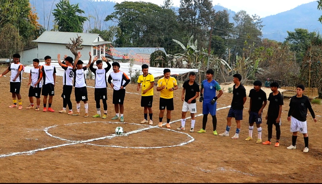 ओखलढुंगाको वर्णालुमा वडा स्तरीय खुल्ला फुटबल प्रतियोगिता सुरु, प्रथम हुनेले ३०हजार नगद पाउने
