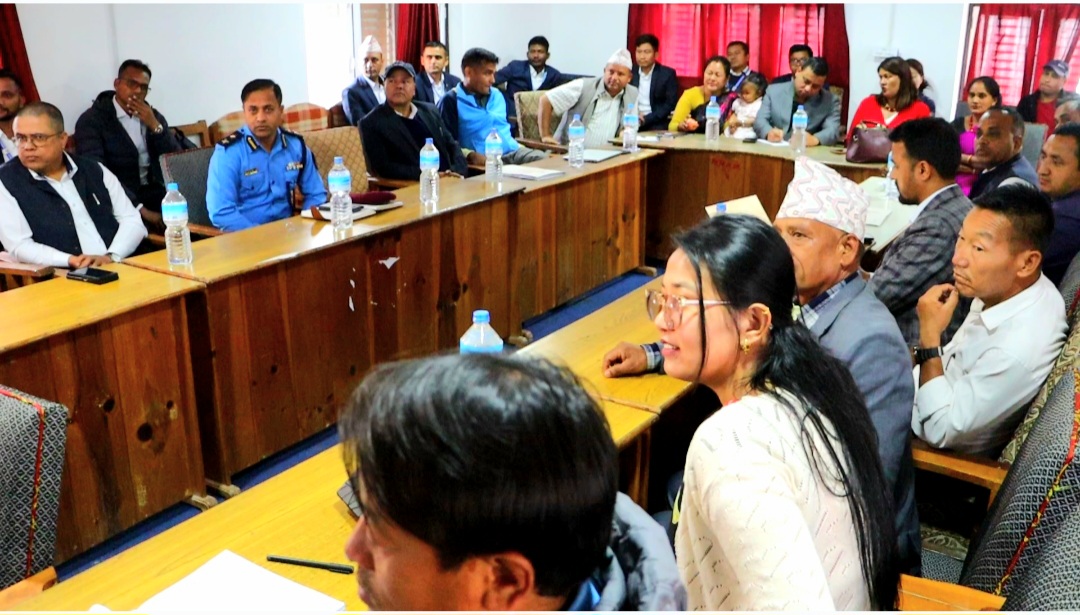 ओखलढुंगामा विकास योजनाको अर्धवार्षिक समीक्षा, प्रगति सन्तोषजनक तर चुनौती यथावत्